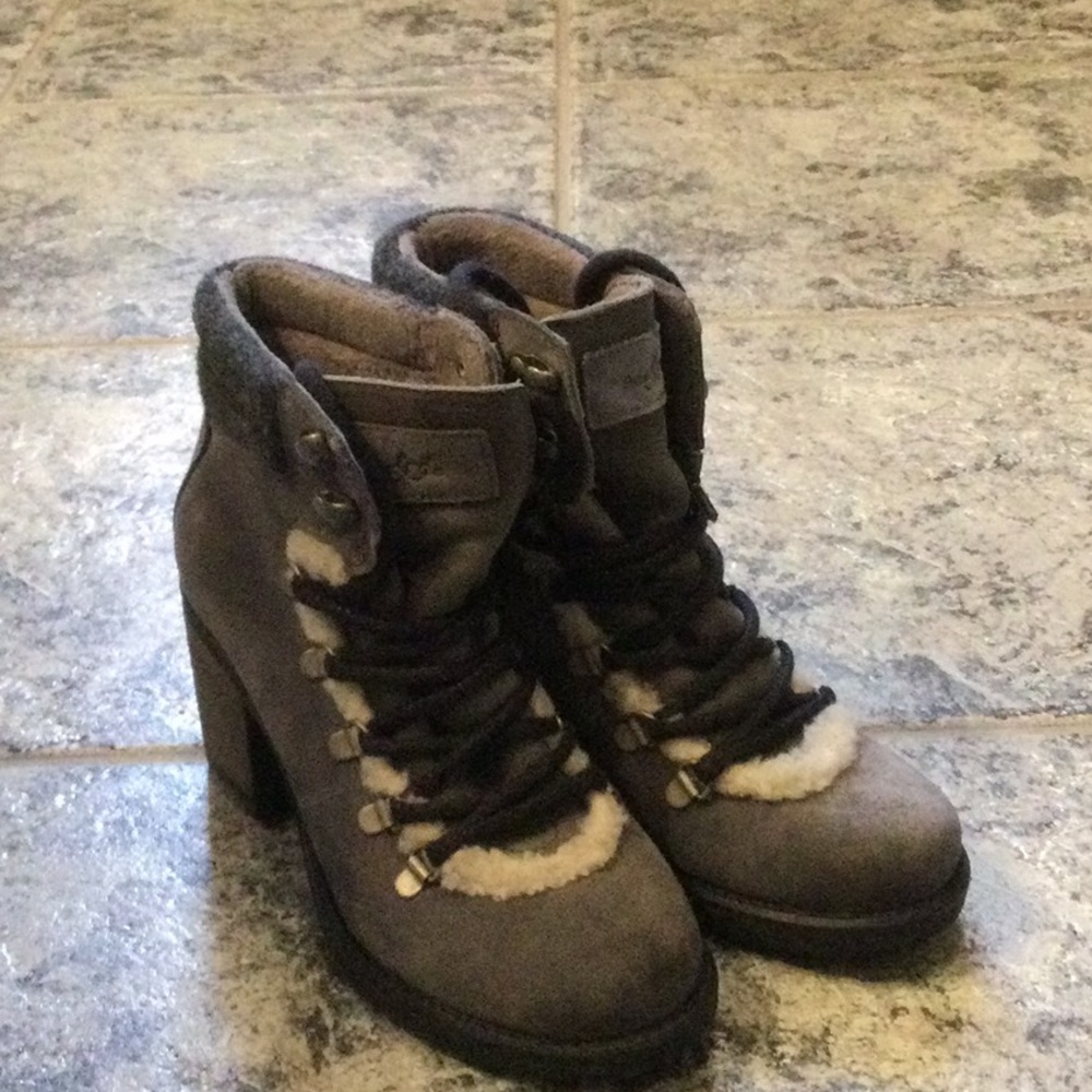 Boots only worn twice in good condition waterproof